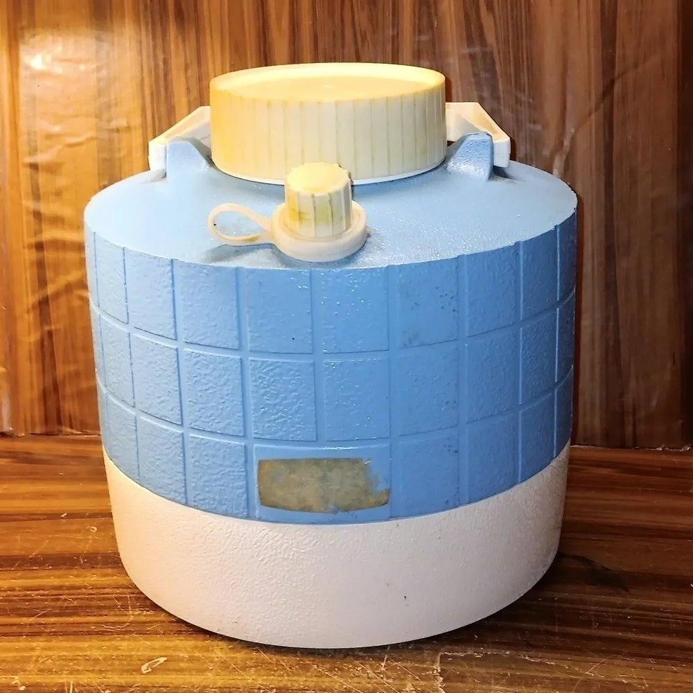 Vintage 1970s Thermos blue white beverage picnic beach 1 gal